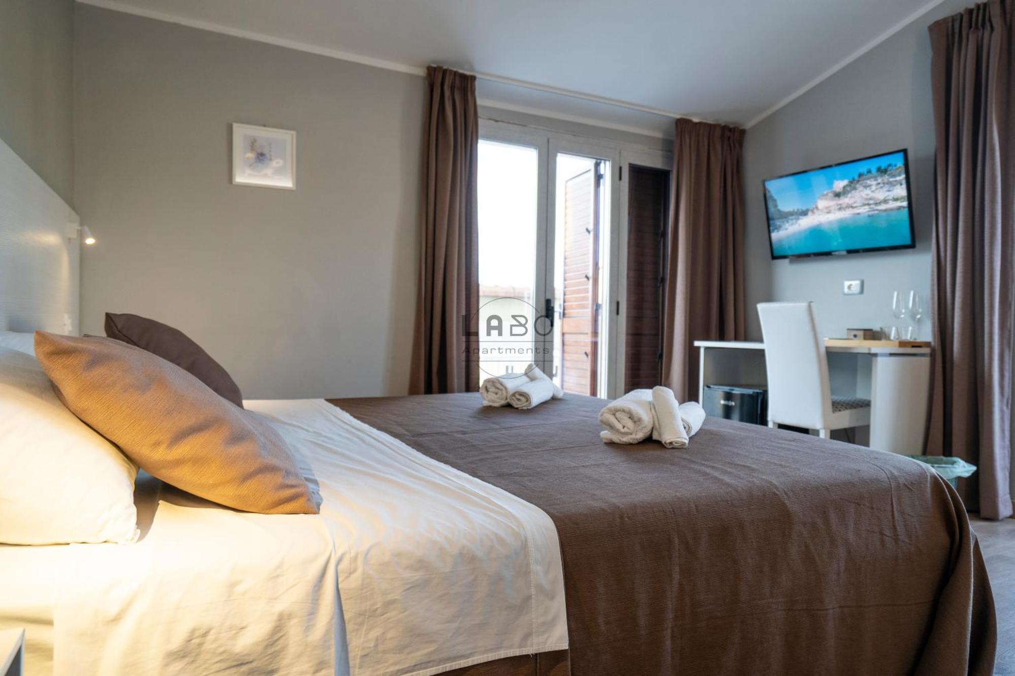 Agape Rooms In 特罗佩阿 外观 照片