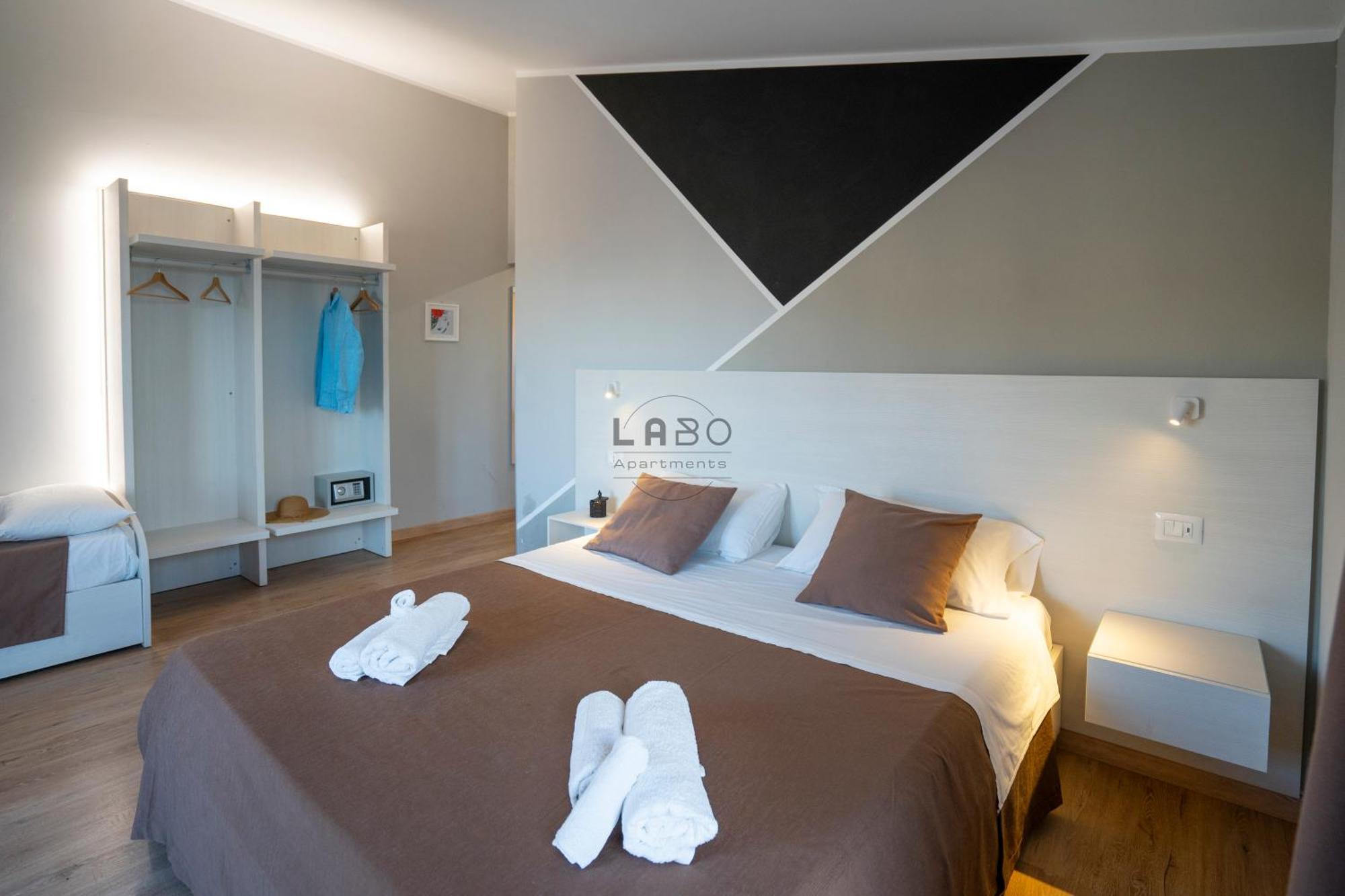 Agape Rooms In 特罗佩阿 外观 照片