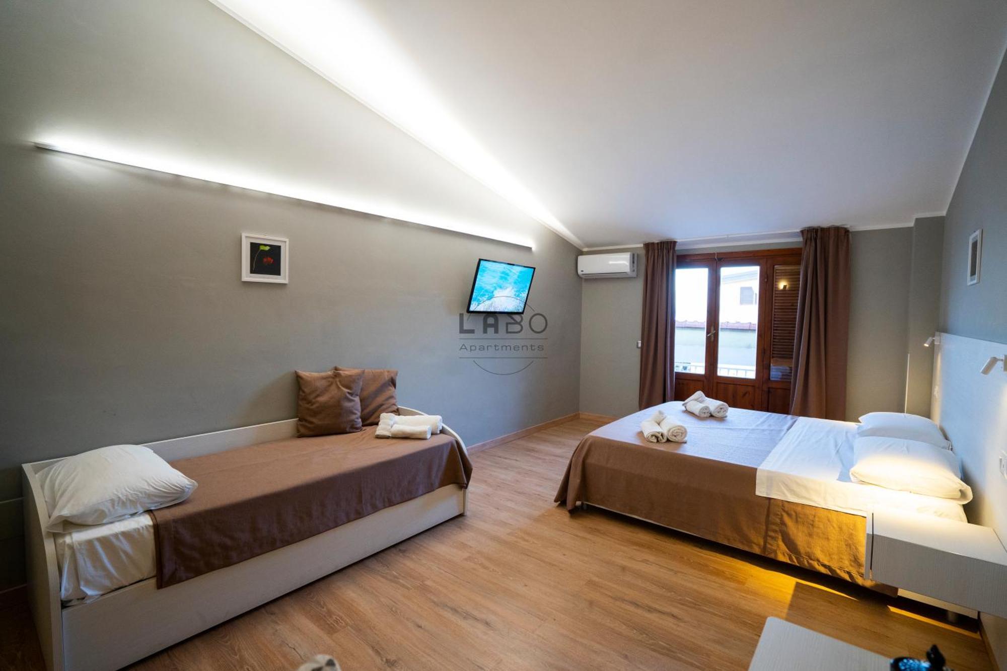 Agape Rooms In 特罗佩阿 外观 照片