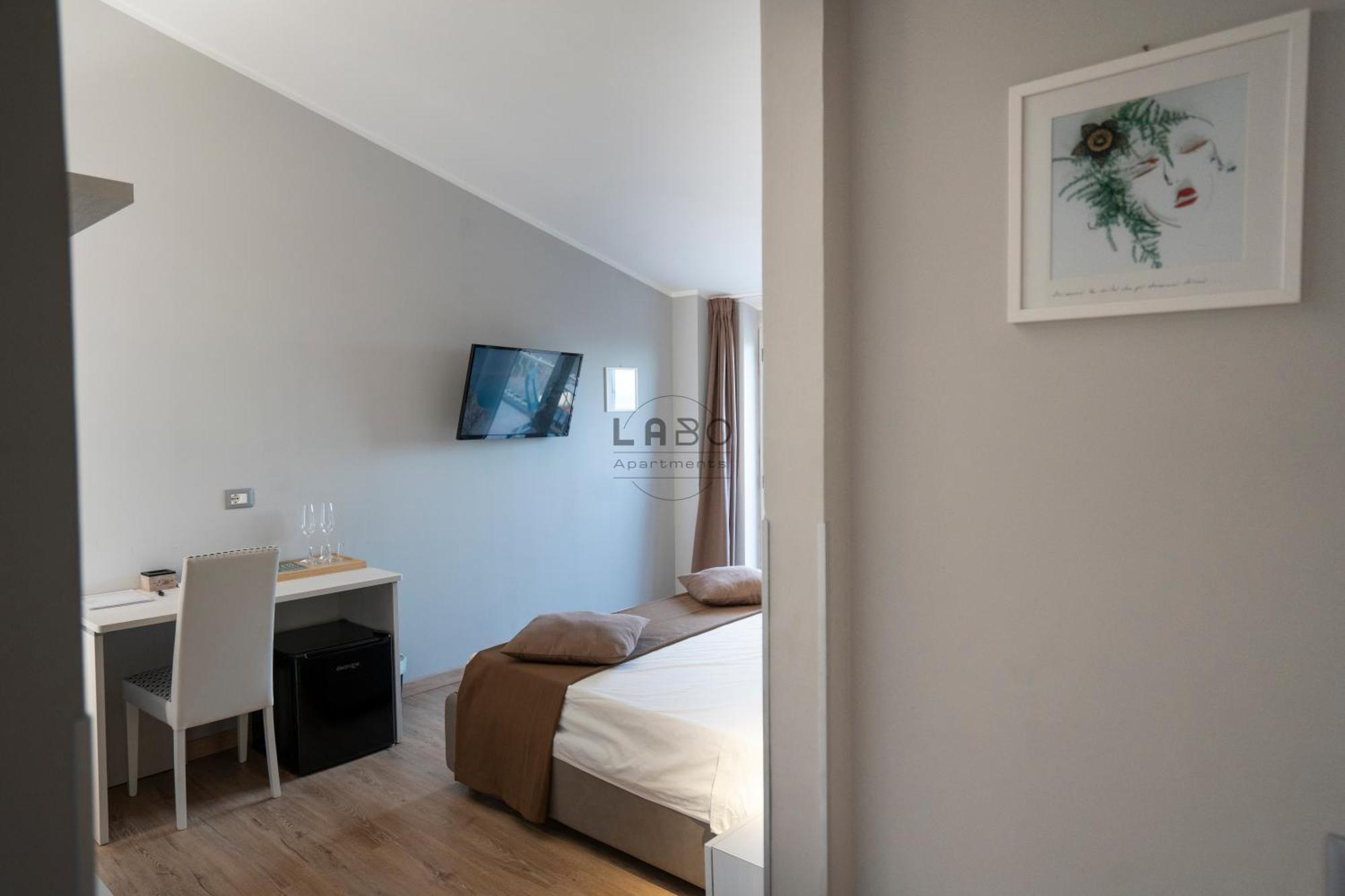 Agape Rooms In 特罗佩阿 外观 照片