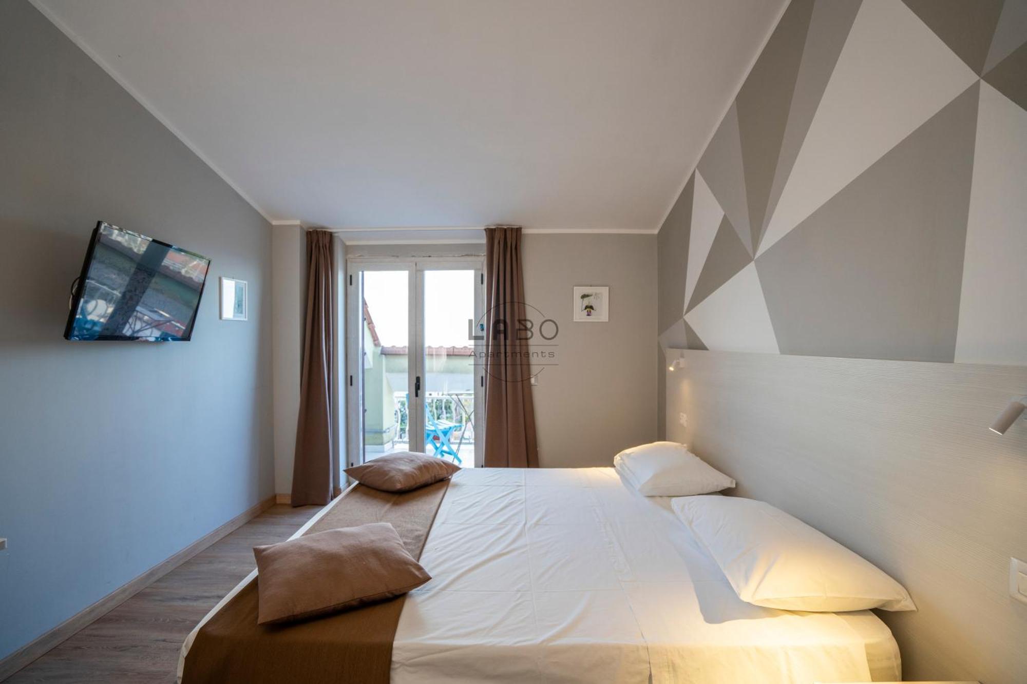 Agape Rooms In 特罗佩阿 外观 照片